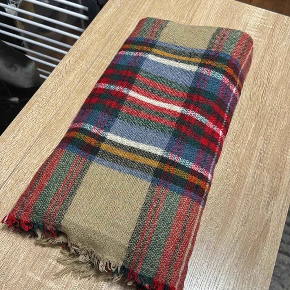 Nordstrom Rack Women’s Tartan Plaid Oversized Scarf Wrap Shawl Blanket - Picture 5 of 7